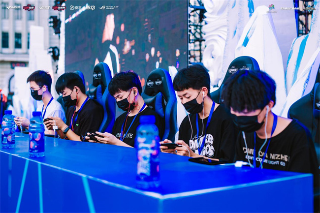 幻的背景下 幻的背景下